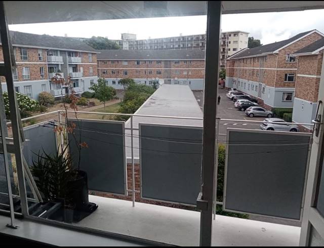 2 bed property to rent in CLAREMONT